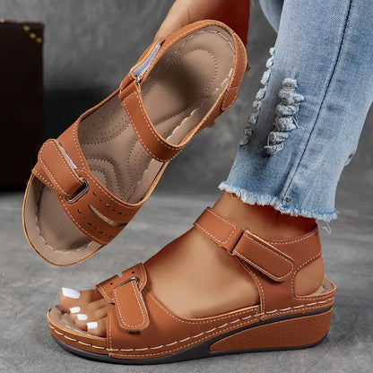 Ebba™ | Ortopediska Sandaler med Kilklack